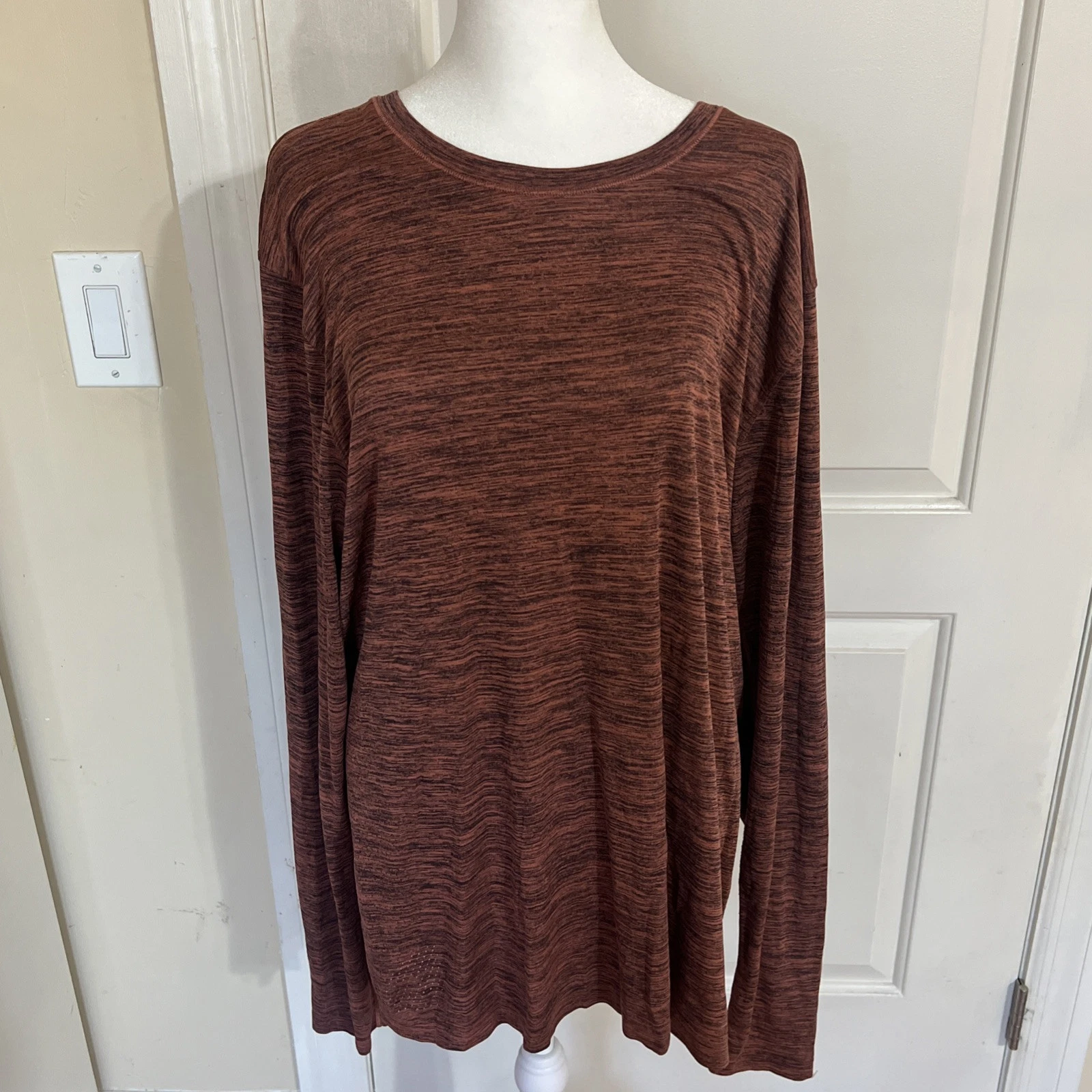 Men's Lululemon Long Sleeve Work Out Shirt Size Large