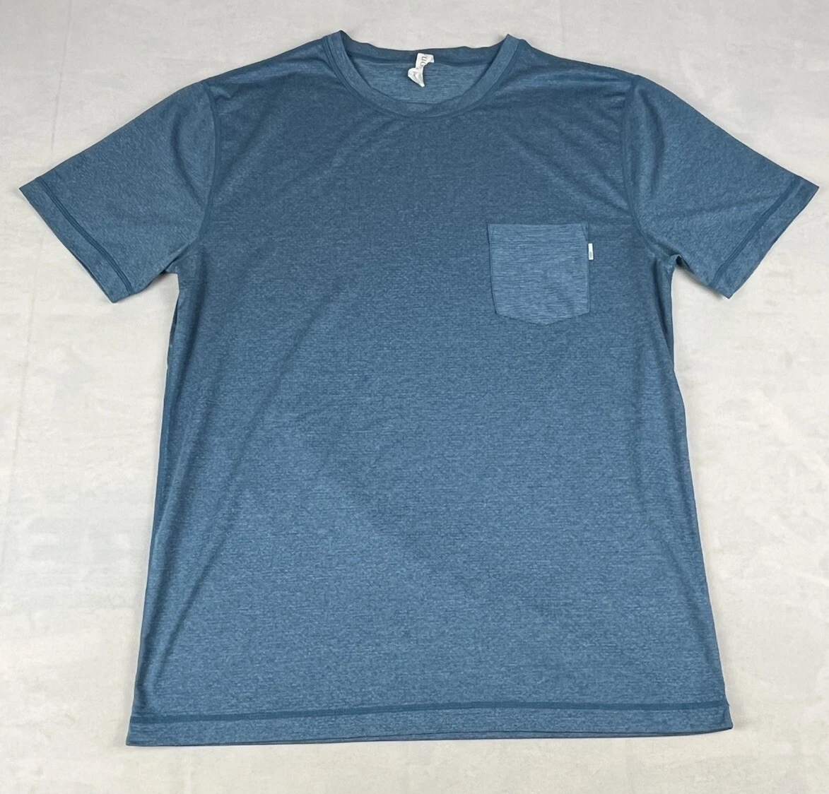 vuori heather tradewind pocket performance gym shirt