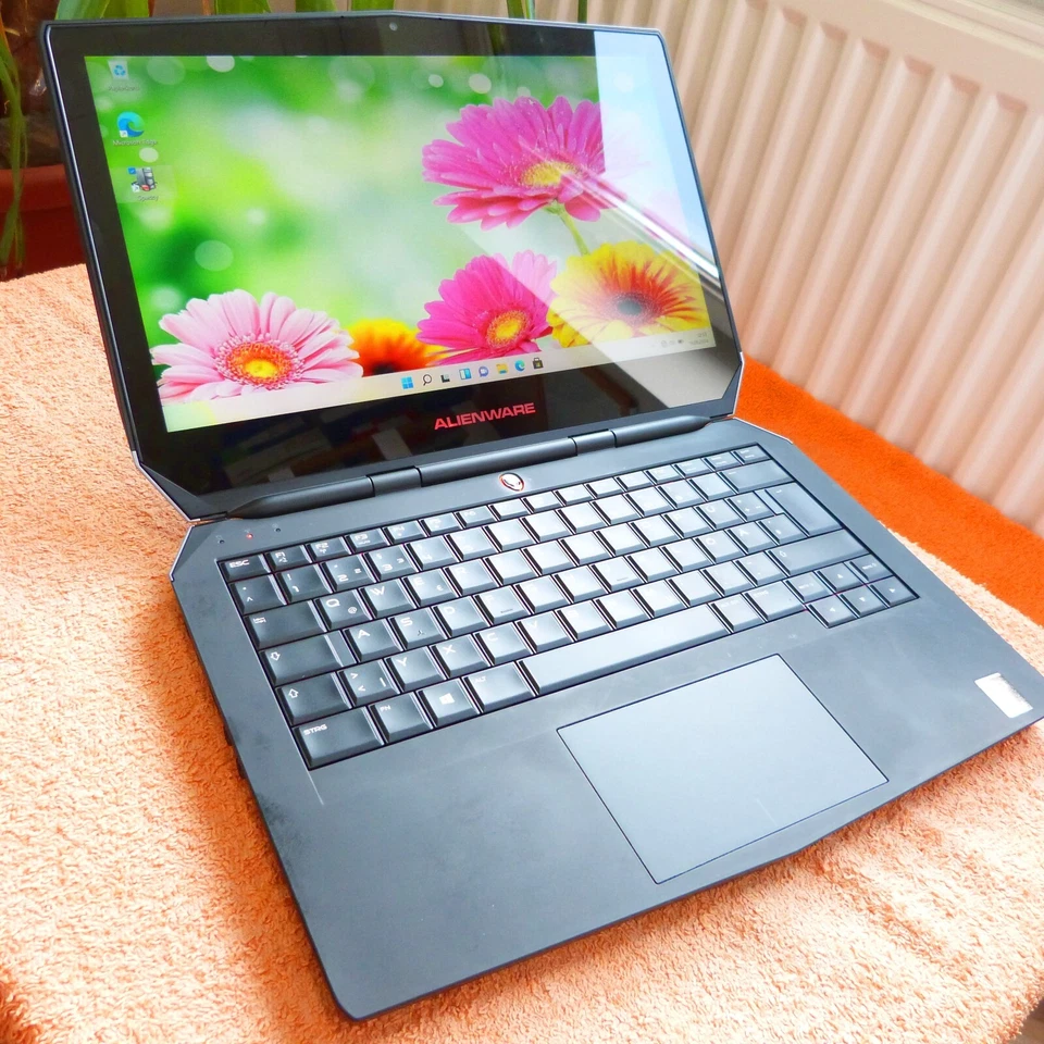 Alienware 13 R1 Netbook 13 Zoll 2K QHD Gaming GTX l Windows 11 SSD 16GB RAM NEU - Bild 2 von 4