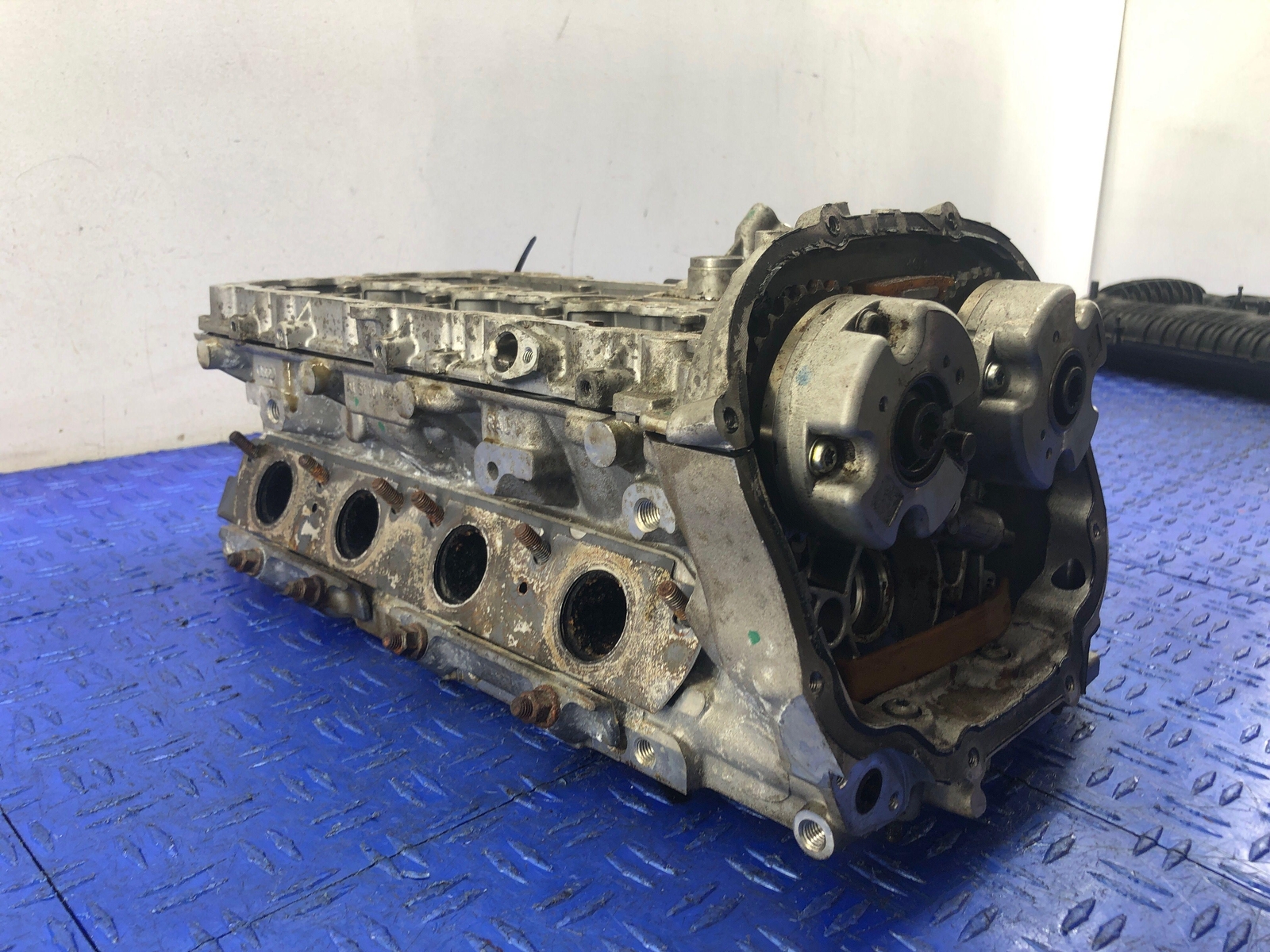 2011-2015 AUDI R8 4.2L LEFT SIDE CYLINDER HEAD W/CAMSHAFTS *FLOOD RECOVERY*