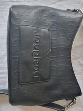 Sac à Main DESIGUAL Noir Modèle Lazarus Avec Bandoulière Simili Cuir. Neuf