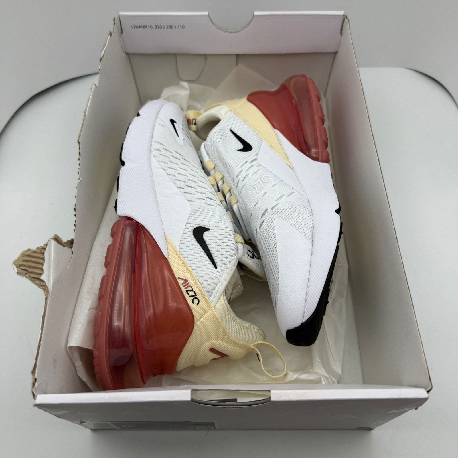 Nike Air Max 270 Women Size 6 White Black Pink Running Lifestyle Shoes thumbnail 10