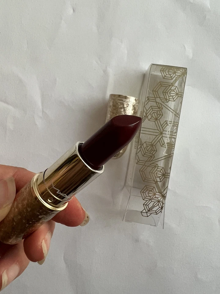 MAC LIPSTICK SNOWBALL  HOLIDAY LTD EDITION # Elle Belle FULL SIZE Brand New - Image 3 of 4
