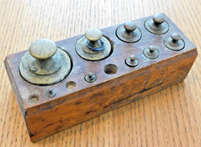 vintage LOT INCOMPLET ancien poids pharmacien PHARMACIE BALANCE support BOIS