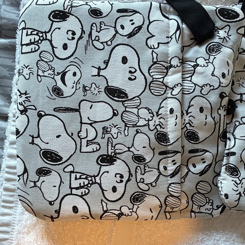 Peanuts Snoopy & Woodstock Gray/Black Cartoon Print set of potholders/oven mitts