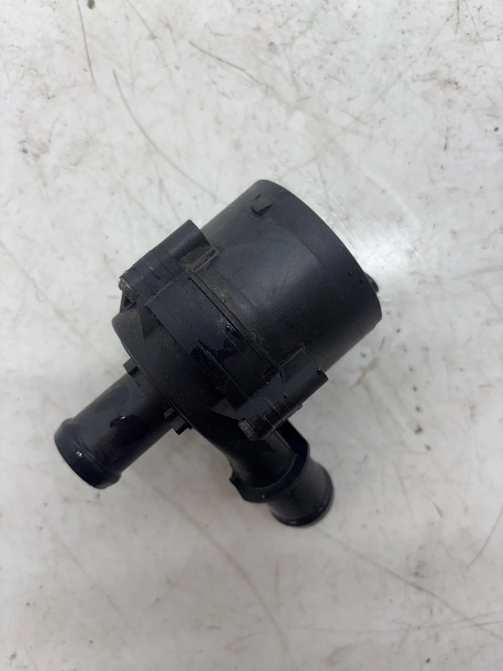 Audi A3 8V1 (2012-2016) Auxiliary Water Pump 5Q0965567 - Image 4 of 4
