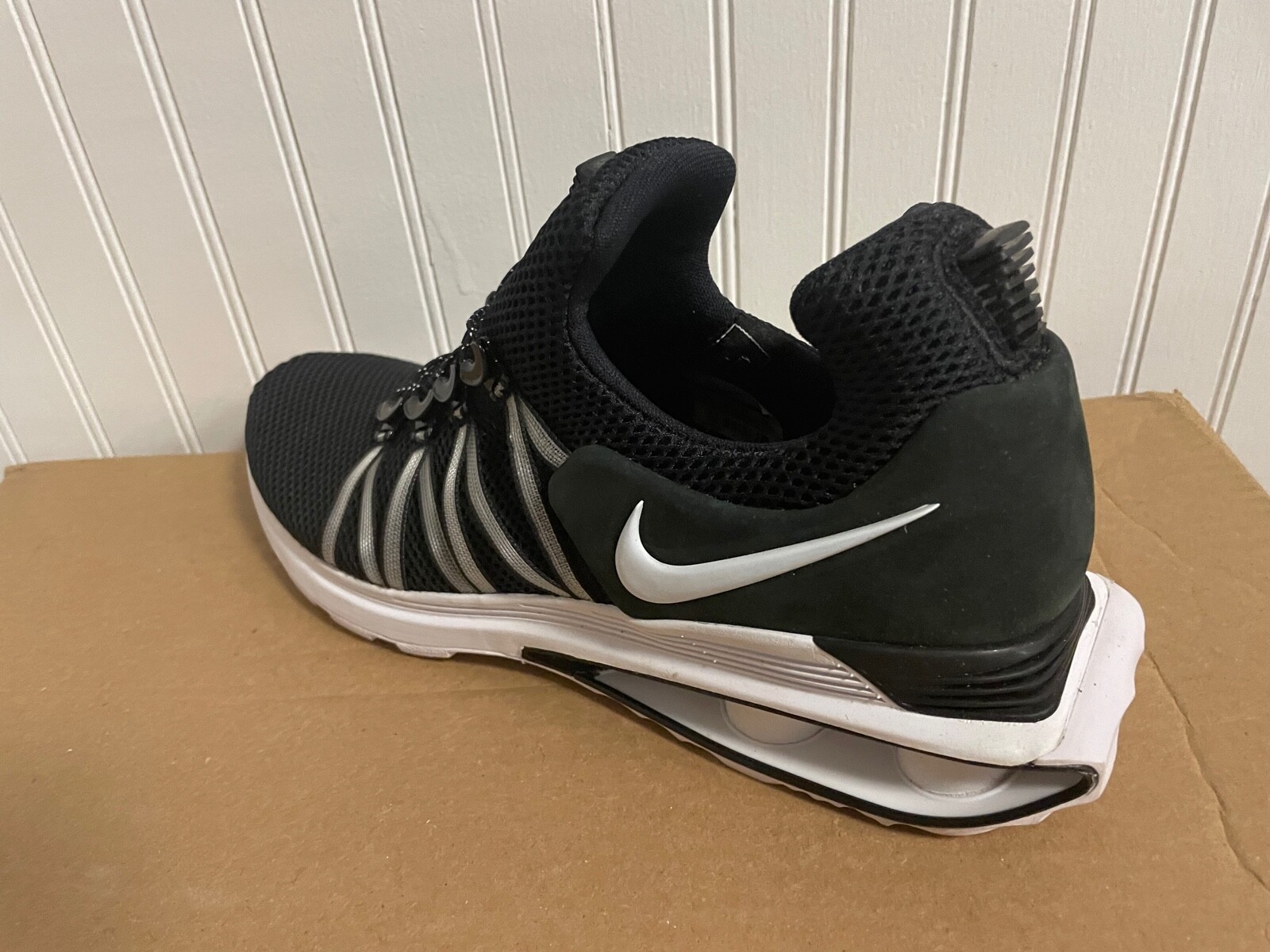 Mens Nike Shox Gravity Sneakers (AR1999 002)-Size 10 |