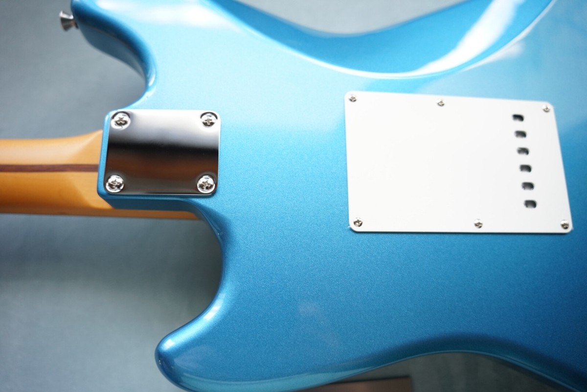 Fender Made in Japan Limited Cyclone Lake Placid Blue Electric