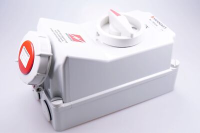 MENNEKES 5600A Dual CEE Socket 16A4p6h400V IP67 Switchable