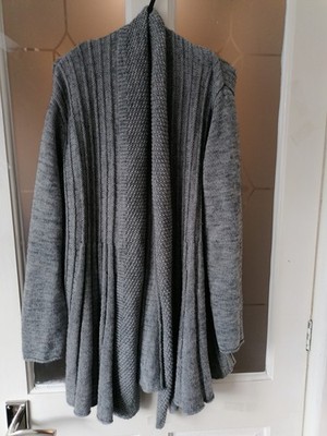 Mittelgraue ausgestellte Strickjacke vorne offen Größe 12 - A057