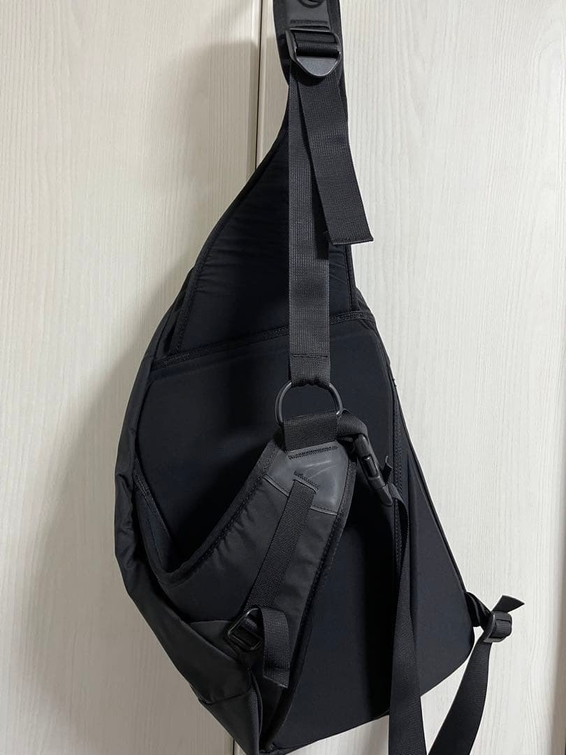 ARC'TERYX Quiver Sling Bag Black 100% Nylon Durable Lightweight