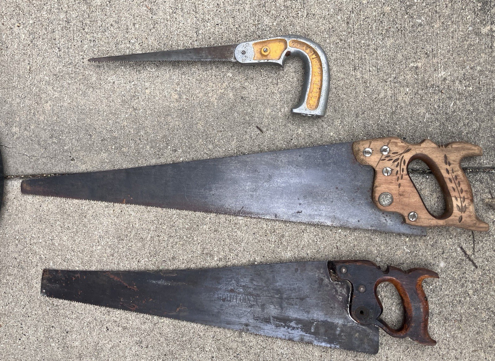 Vintage Lot Of 11 Disston Hand Saws, 3 Misc Saws & Vintage Hip Roof Toolbox