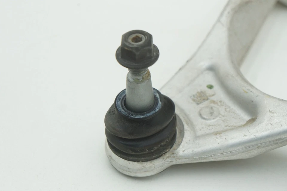 Rear Suspension Right Lower Control Arm OEM 85561493 Chevrolet Corvette C8 20-25 - Image 3 of 4