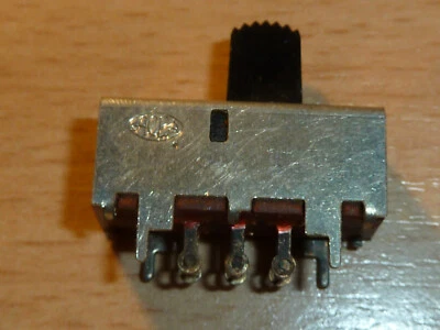 Schiebeschalter 2 x UM , Größe: 25 x 10 x 15 mm, Hersteller: ALPS - Bild 1 von 2