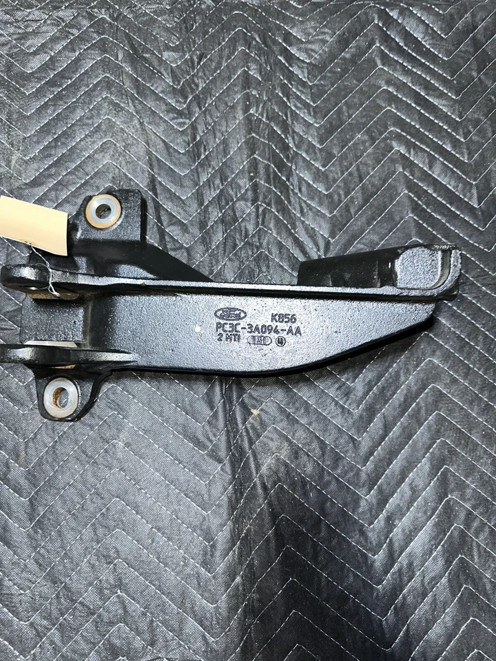 Soporte de marco de barra de oruga 4x4 OEM Ford Super Duty usado OEM F-250 F-350 F450 Foto 2 de 4