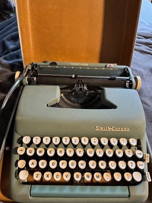 Vintage 1950's Portable Smith-Corona Silent Super Typewriter w/ Case 5T561513X