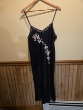 Lovely Embroidered Black Nightgown Adjustable Straps Size Med.