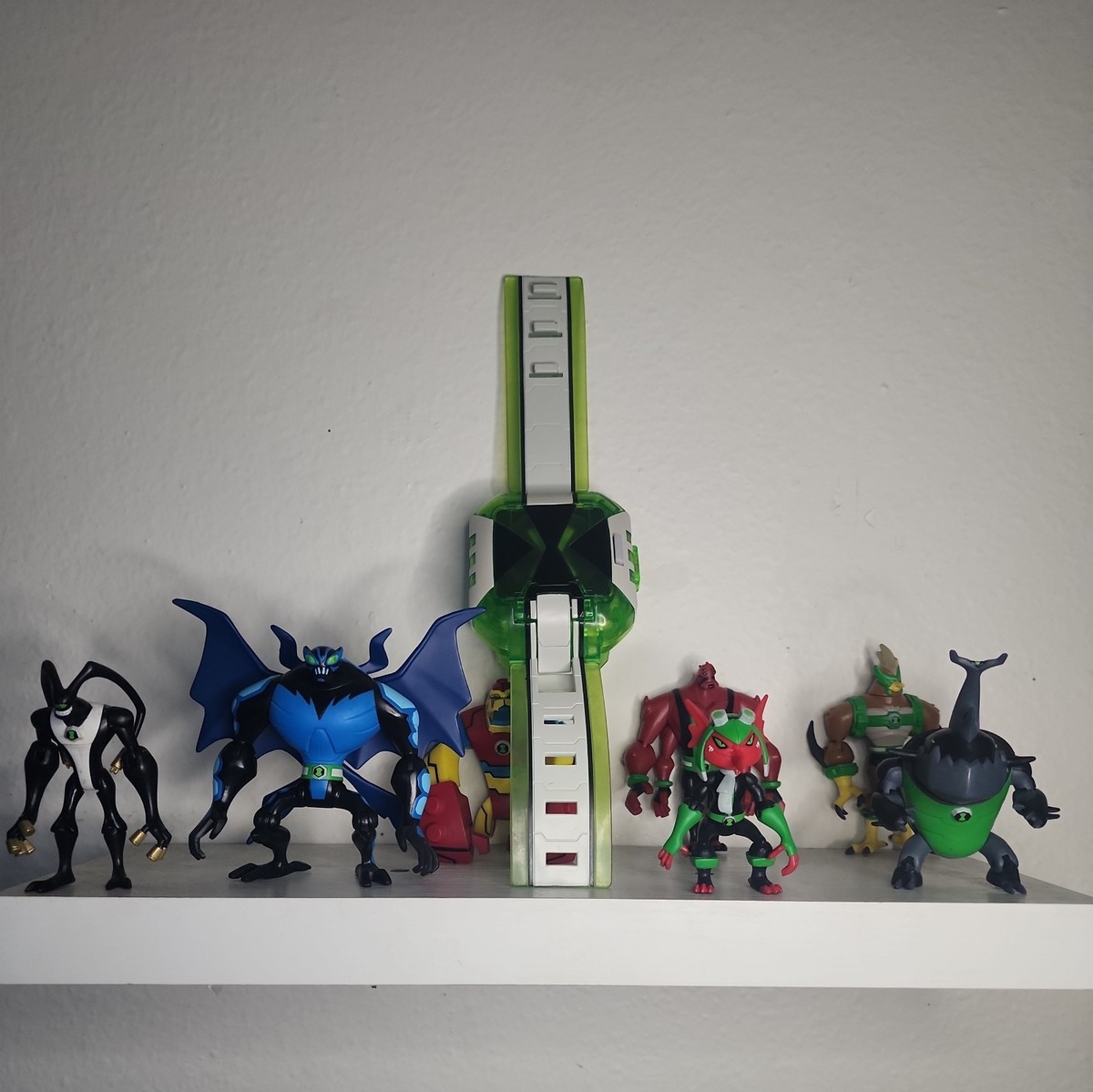 Ben 10 Omniverse Big Chill Omnitrix V2 Figures Collection | eBay