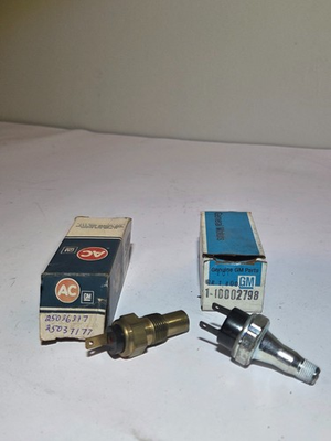 #ad NOS GM 10002798 Oil Pressure amp; Temperature Switch Sender for Chevy GMC Truck $45.00