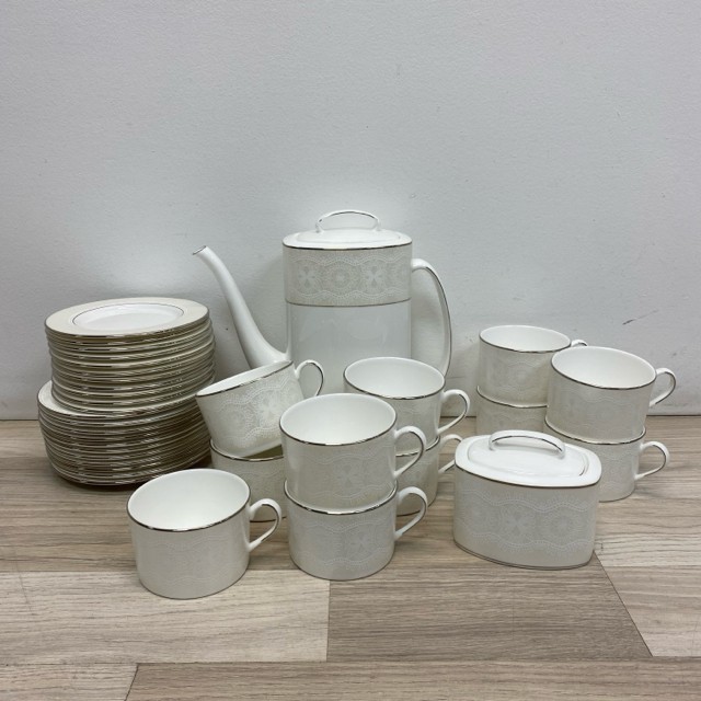 Lenox Kate Spade New York Chapel Hill White-Silver Tea Set Service