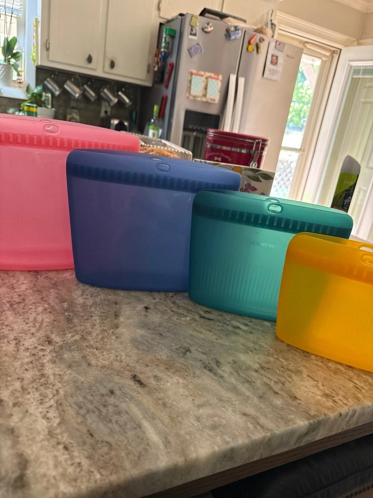 Tupperware 4pc Ultimate Silicone Bag Set: Reusable Food Storage, Dishwasher-Safe
Opens in a new wind