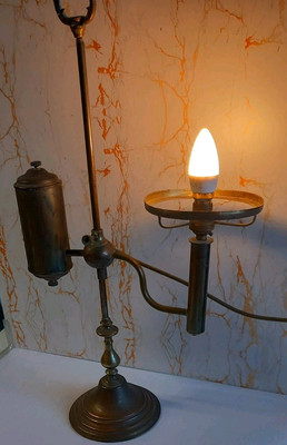 Antike große Studenten Tischlampe aus massivem Messing mit verstellbarem Arm.