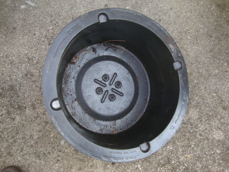 Porta neumáticos de repuesto Mercedes Benz W126 1981-1991 1268900007 300sel 420sel 560sel Foto 4 de 4