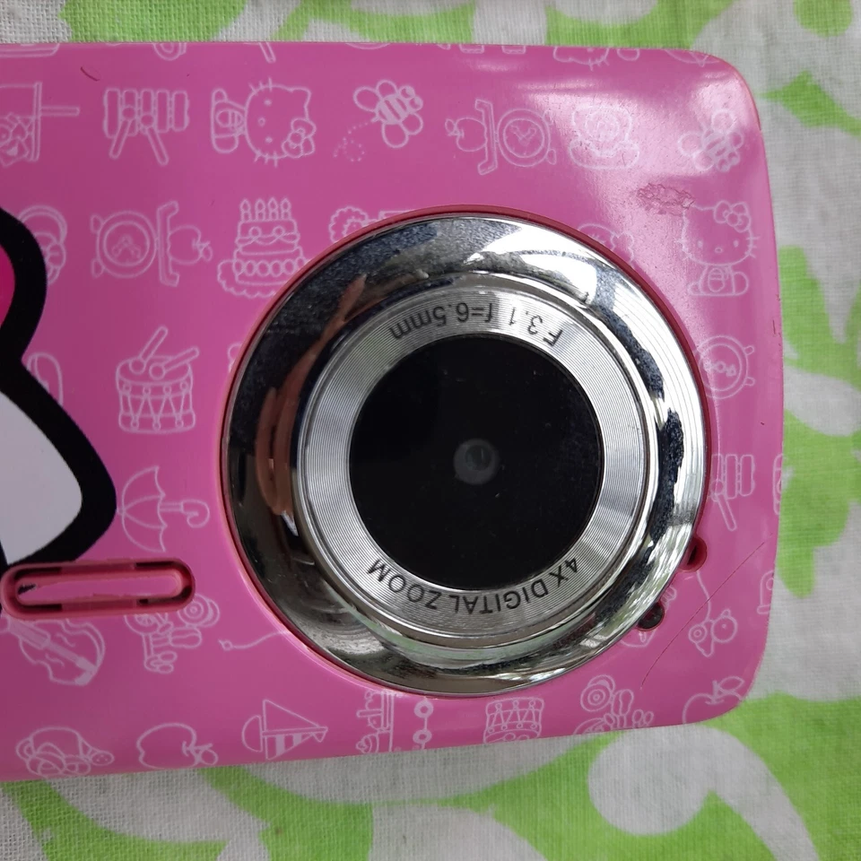 Hello Kitty Digital Camcorder Video Recorder Camera 2012 4x Zoom PARTS ONLY - Image 2 of 4