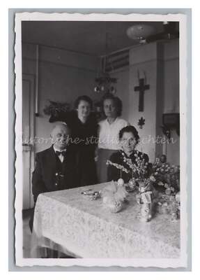 Weilheim Upper Bavaria 1952 - Family at Kitchen Table at Easter Cross - Photo 1950s