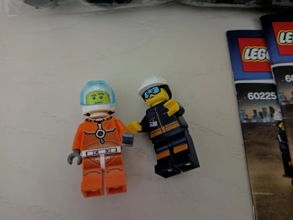 LEGO City 60225 Rover Testing Drive, foto 3 di 4