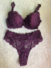 La PERLA 80s BEAUTIFUL LACE BRA, THONG PANTS,GARTER BELT IN COLOR BORDEAUX.