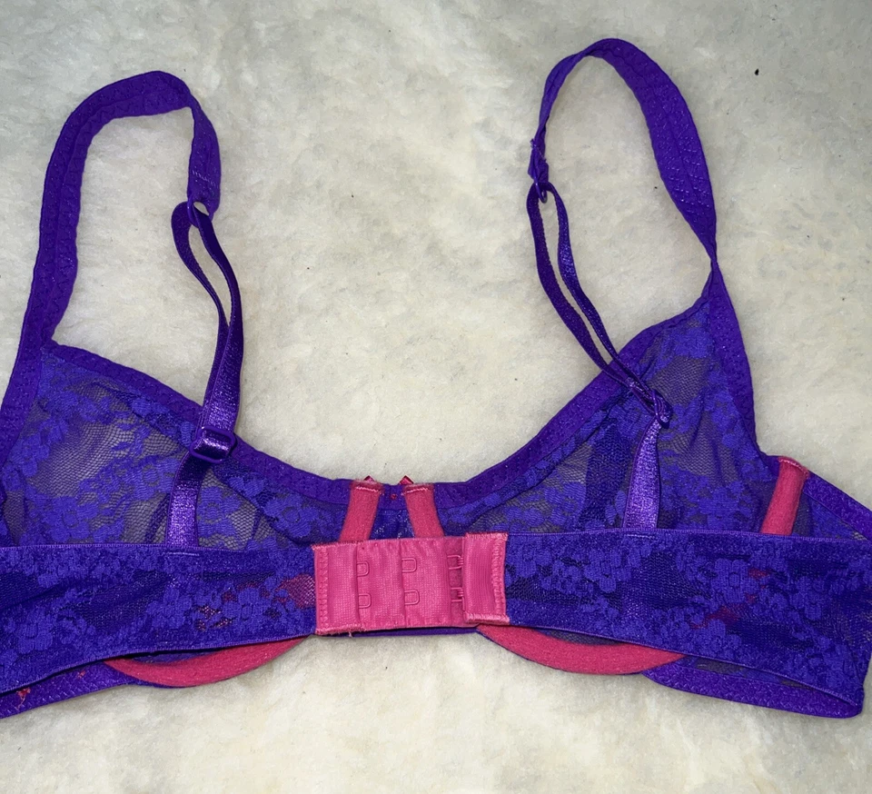 Sujetador con aros Betsey Johnson semi transparente púrpura encaje rosa detalles sin forro Foto 2 de 4