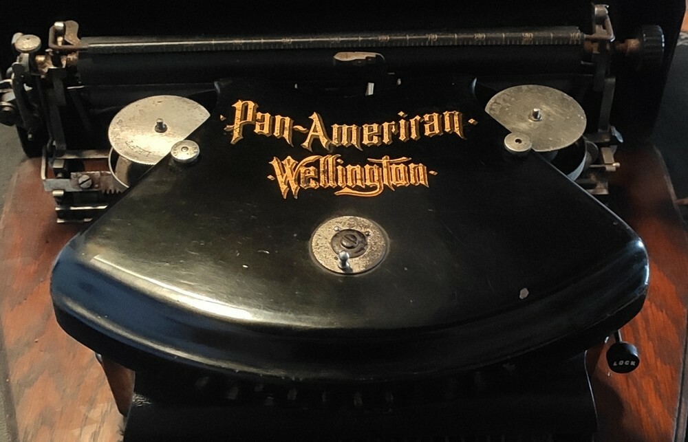 EARLY 1900'S PAN AMERICAN WELLINGTON TYPEWRITER! RARE. - Picture 2 of 9