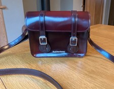 Borsa a tracolla Dr. Martens rosso ciliegia Oxford rub off mini vegan 7"x6" (5)