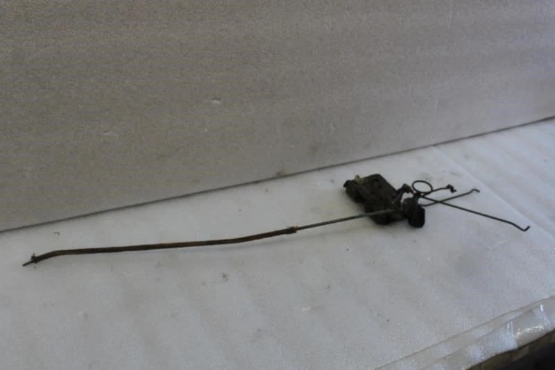 1974 1975 1976 LINCOLN CONTINENTAL MARK IV DRIVER DOOR MANUAL LOCK ACTUATOR Foto 3 de 4