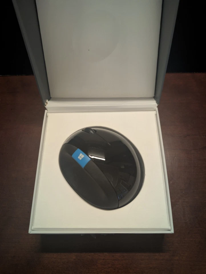 Microsoft 1560 Sculpt Ergonomic Mouse - NO USB DONGLE - Image 3 of 4