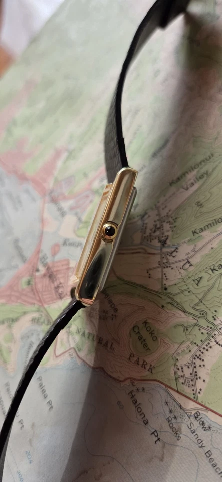 Винтажные золотистые мужские часы Lorus от Seiko с римскими цифрами прямоугольные в стиле бака  - Изображение 4 из 4