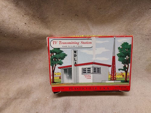 PLASTICVILLE TV TRANSMITTING STATION # 1618 -100 COMPLETE WITH BOX RED & WHITE