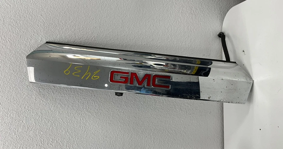 GMC Terrain 2015 puerta trasera moldura con cámara 23188128 OEM Foto 2 de 4