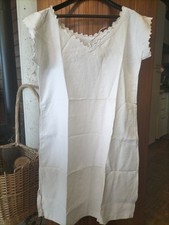 Chemise de nuit ancienne en lin blanc brodée