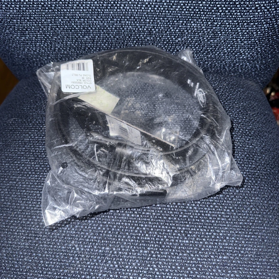 Cinturón de cuero PU negro para hombre VOLCOM con emblema y logotipo de piedra VOLCOM talla 36 Foto 3 de 3