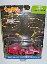 1999 Hot Wheels Pit Crew Hendrick Motorsports Monte Carlo and Tool Box 25 NIP
