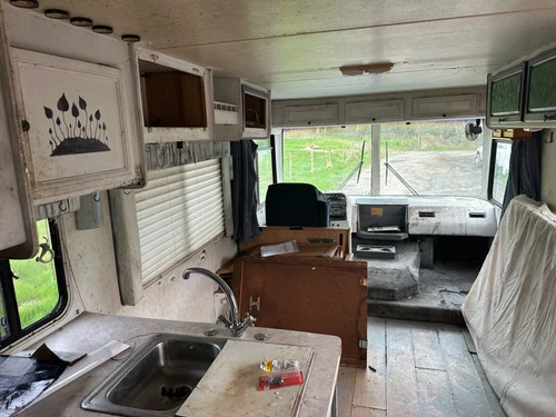 GEORGIE BOY CUSTOM,1997, RV MOTORHOME, PETROL/LPG, 28FT, SPARES OR REPAIR! - Picture 4 of 11