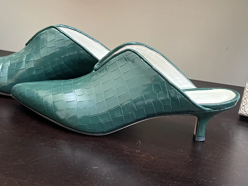 sapatos femininos TIBI Dana verde tamanho 9.5 Eur 40.5 $225 (reg$ 550) - Imagem 3 de 4