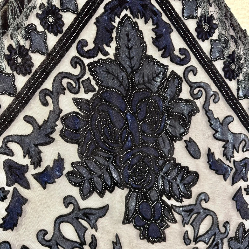 Mantón cuadrado de terciopelo Burnout para mujer talla única negro azul floral flecos envoltura Foto 3 de 4