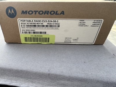Motorola EVX-S24-G6-3 Portable Two-Way Radio New. WITH BONUS MOTOROLA MIC￼
