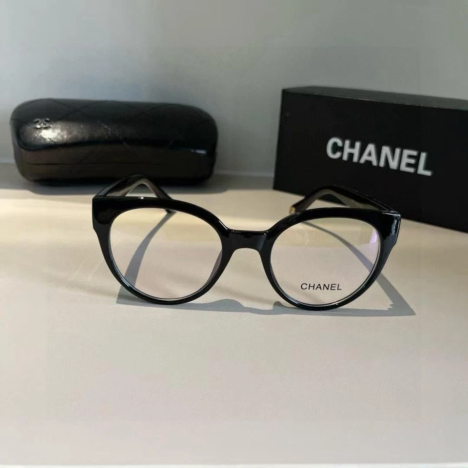 Gafas redondas unisex informales con montura negra Chanel Foto 2 de 4
