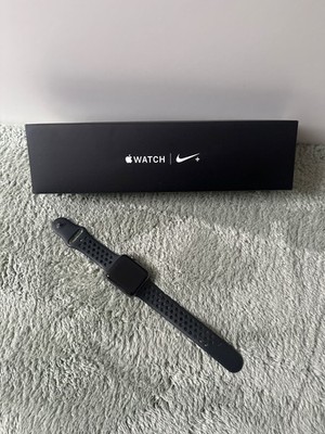 Apple Watch 4 GPS & LTE - version nike