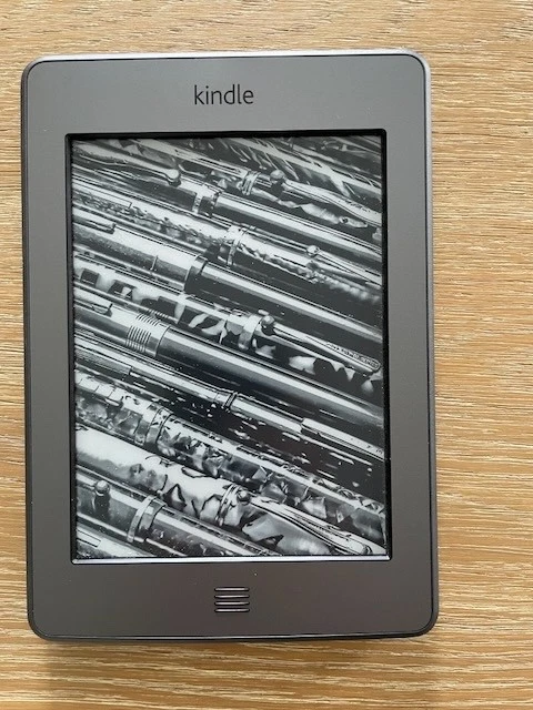 Kindle Touch (4th Generation) bundle, including original case (black) - Image 4 of 4