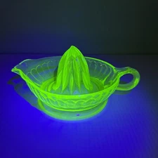 Green Depression Glass Reamer Uranium Vaseline Citrus Squeezer Lemon Juicer